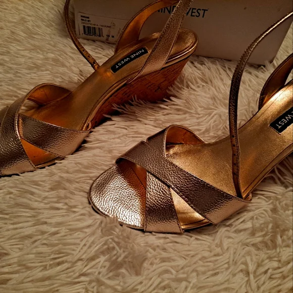 slim fit dress slacks AKIRA MINORU GOLD WEDGE SANDAL